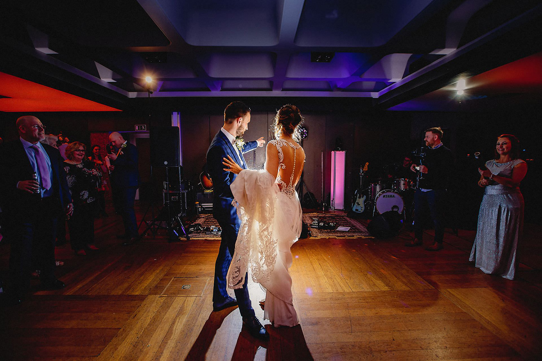first dance, band, dance floor, confetti cannons