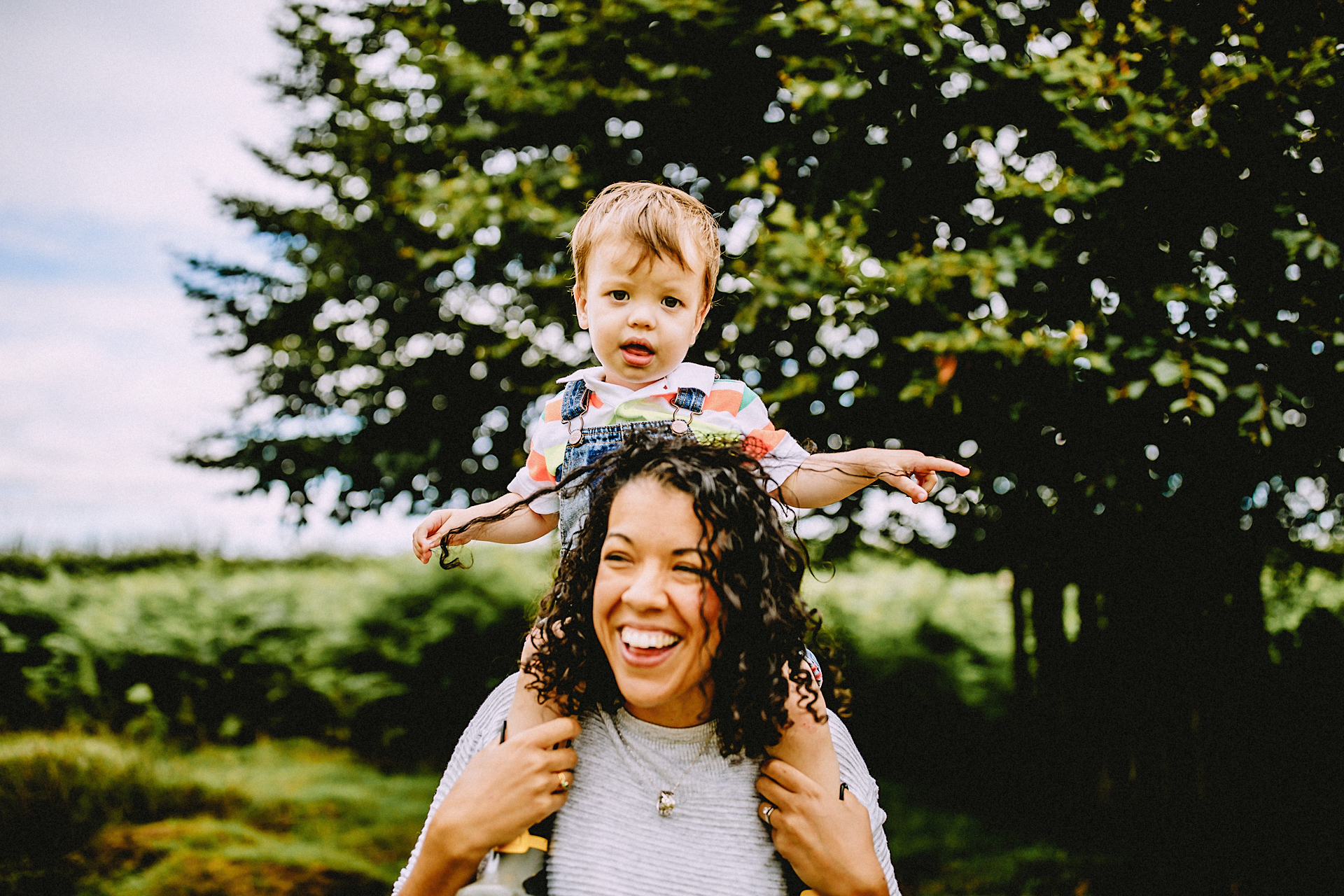 on shoulders, boy and mum, lifestyle photography