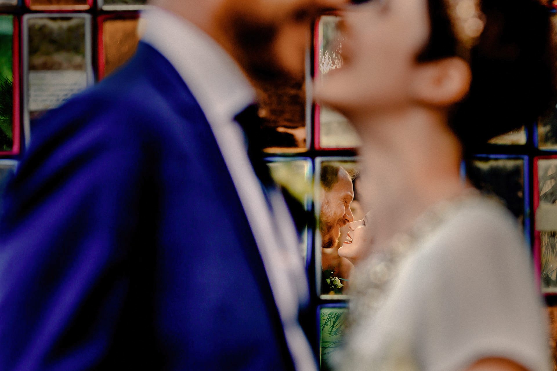 creative wedding photography, reflection in the mirror