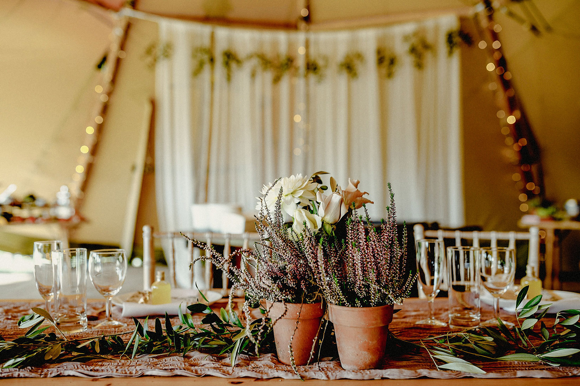 table decorations, details, flowers, favours