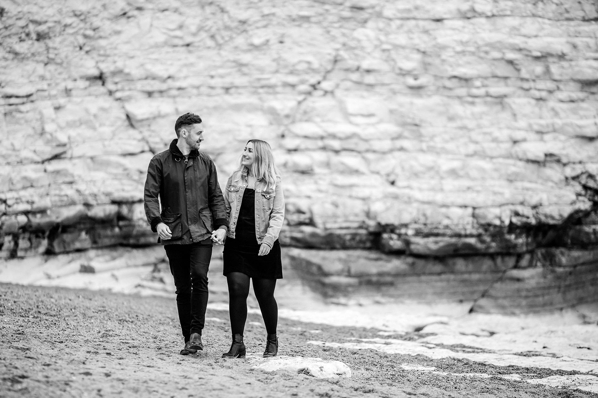 couple shoot on the beach by cliffs