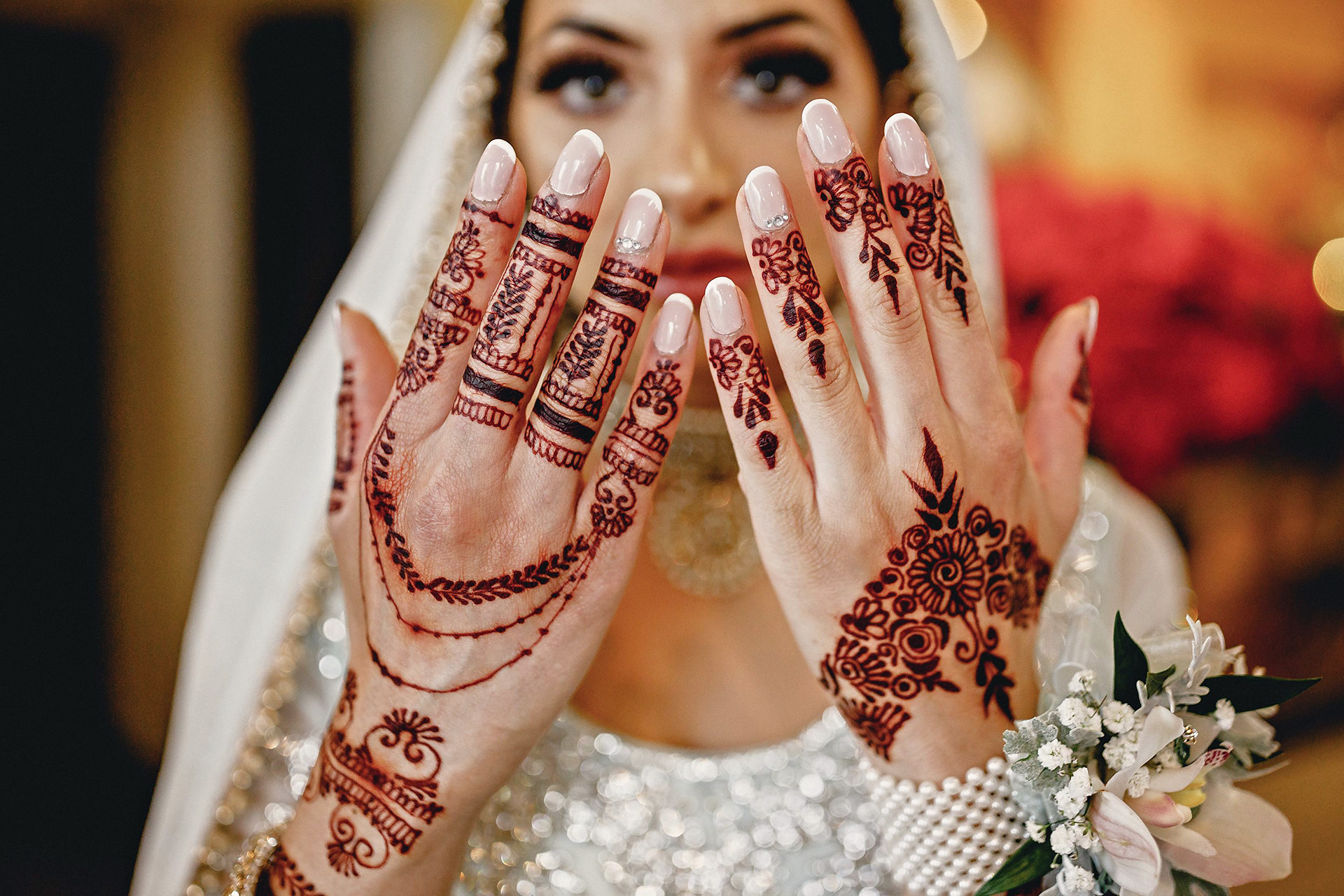 henna on hands 